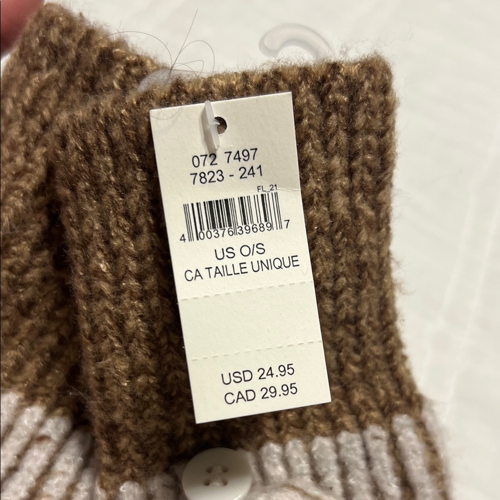 Cozy Knit Aerie Beanie and Gloves Set - Picture 5 of 5